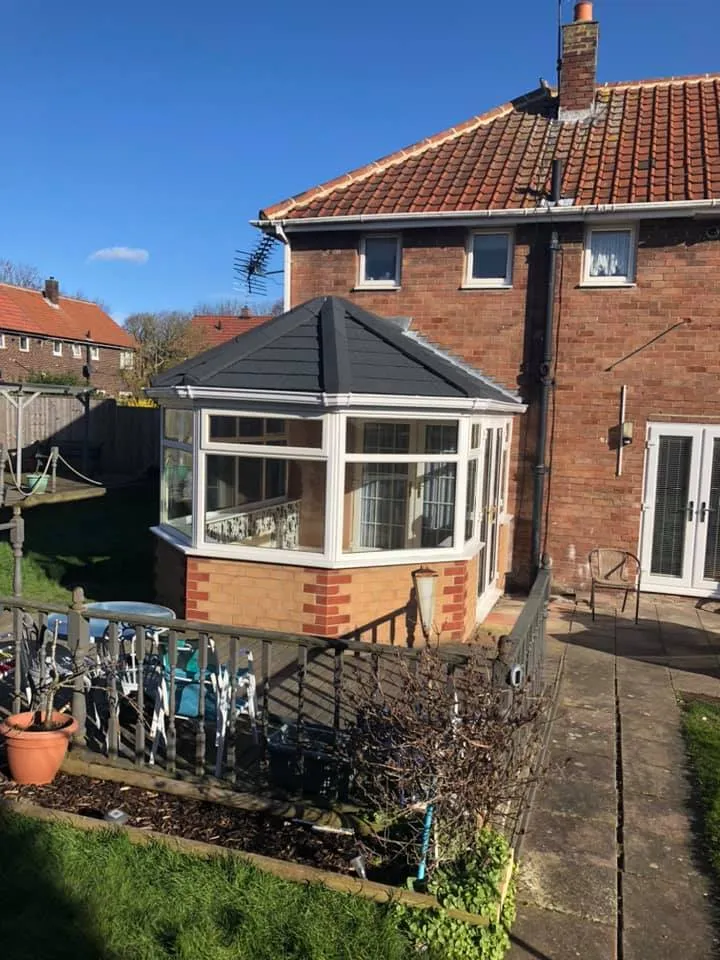 A house that has a fence in front of it.